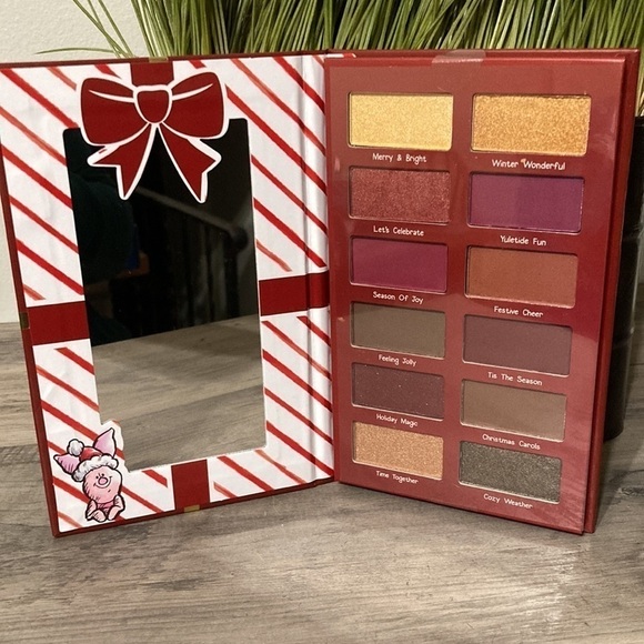 WINNIE THE POOH EYESHADOW CHRISTMAS HOLIDAY PALLETTE with MIRROR - Picture 7 of 11
